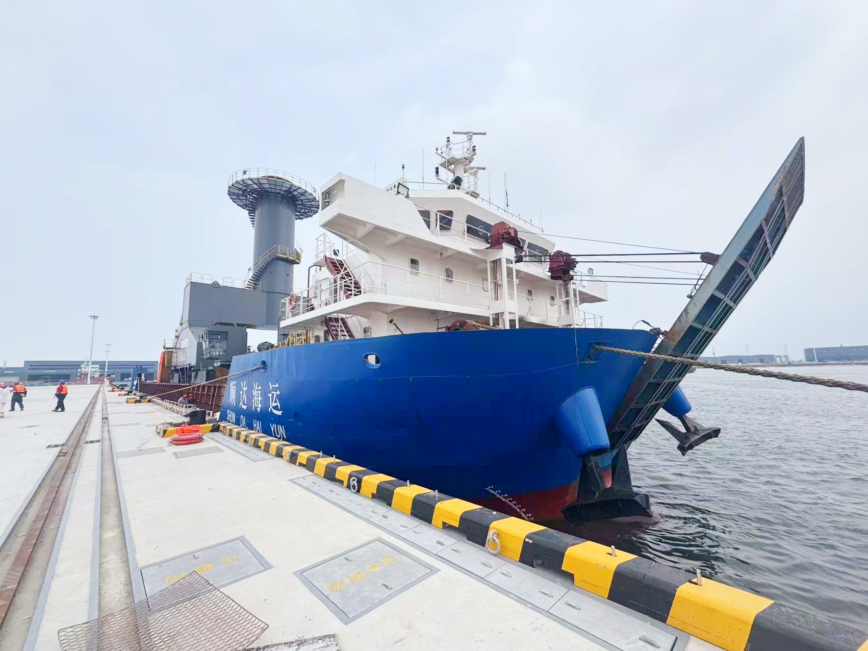 潤邦智裝碼頭迎來首艘船舶靠泊,GENMA通州灣制造基地發運能力實現重大突破(圖2) 潤邦智裝碼頭迎來首艘船舶靠泊,GENMA通州灣制造基地發運能力實現重大突破(圖2)